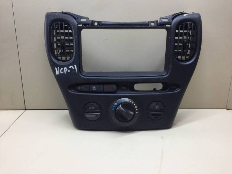 Блок управления климатической установкой Toyota Funcargo (XP20) 1999-2005