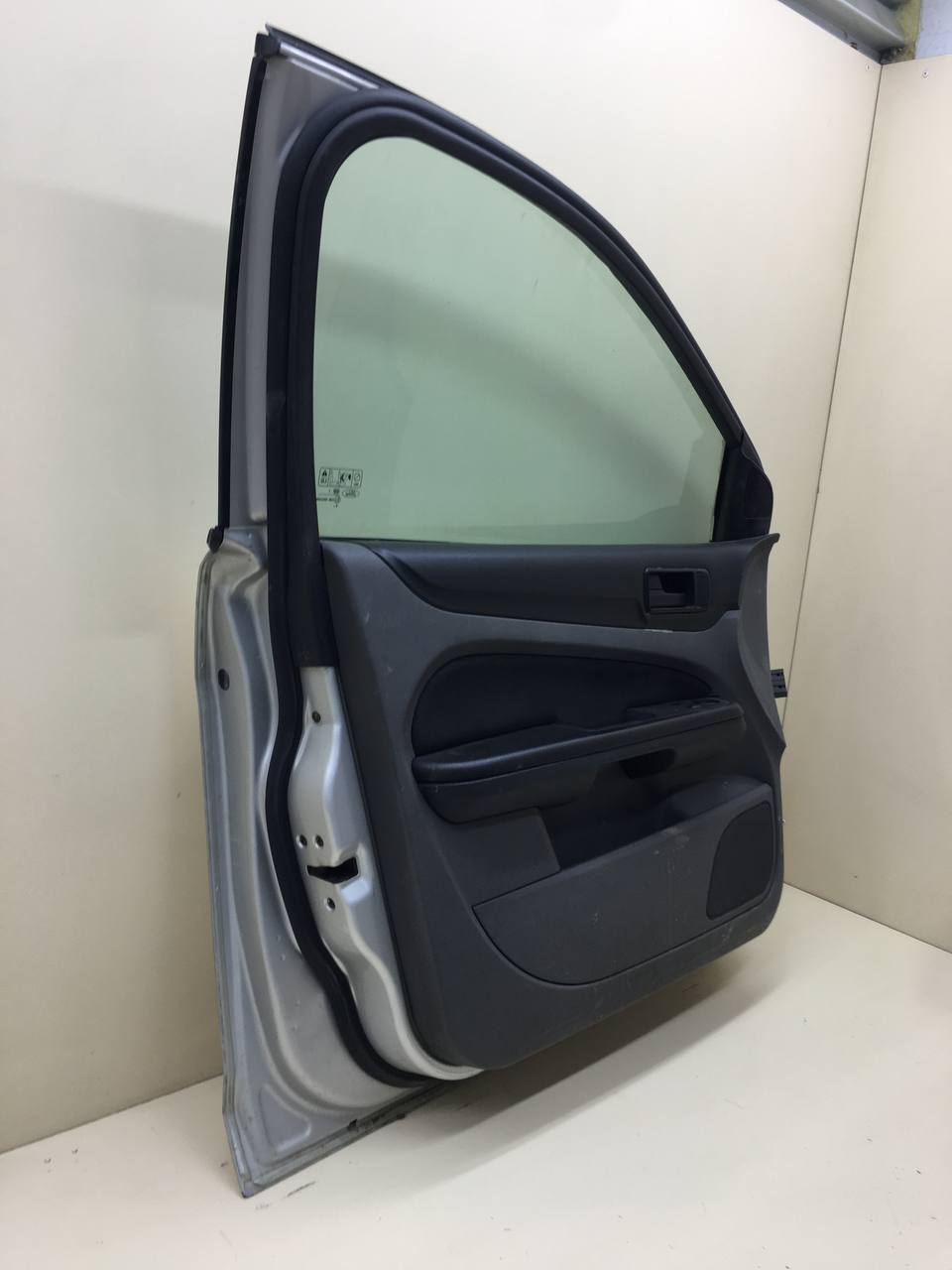 Дверь передняя левая Ford Focus 2 (DB) 2008-2011 Дверь передняя левая Ford Focus 2 (DB) 2008-2011