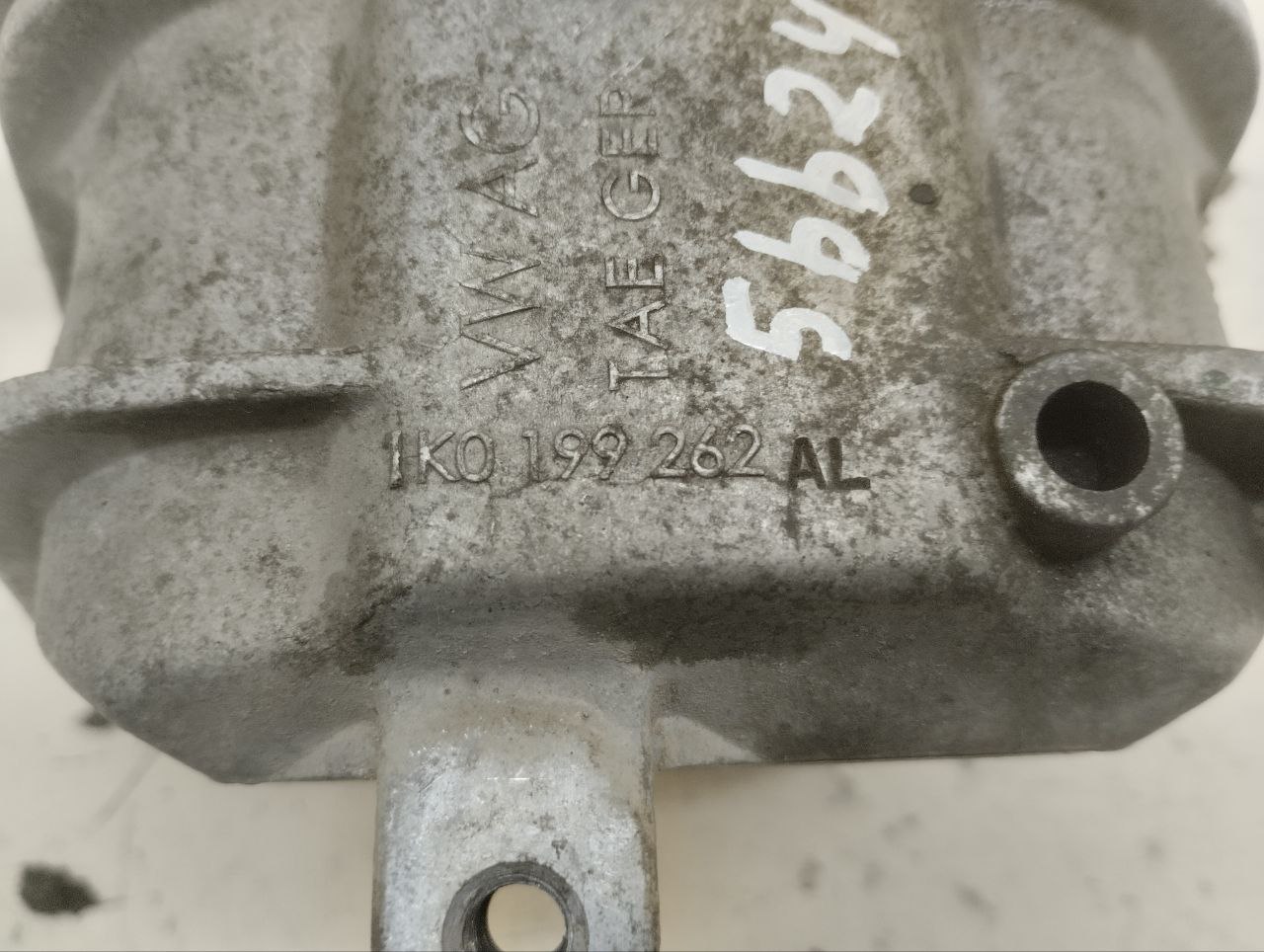 Опора двигателя правая Skoda Octavia (A5 1Z-) 2004-2013 Опора двигателя правая Skoda Octavia (A5 1Z-) 2004-2013