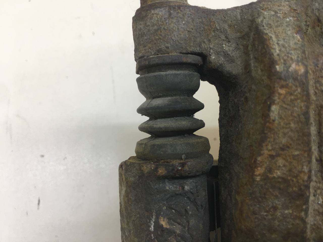 Суппорт передний левый Lifan X60 2012>