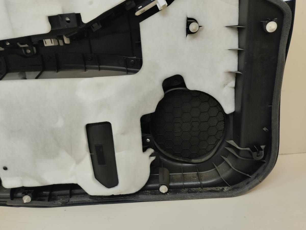 Обшивка двери передней правой Mazda Mazda 3 (BL) 2009-2013