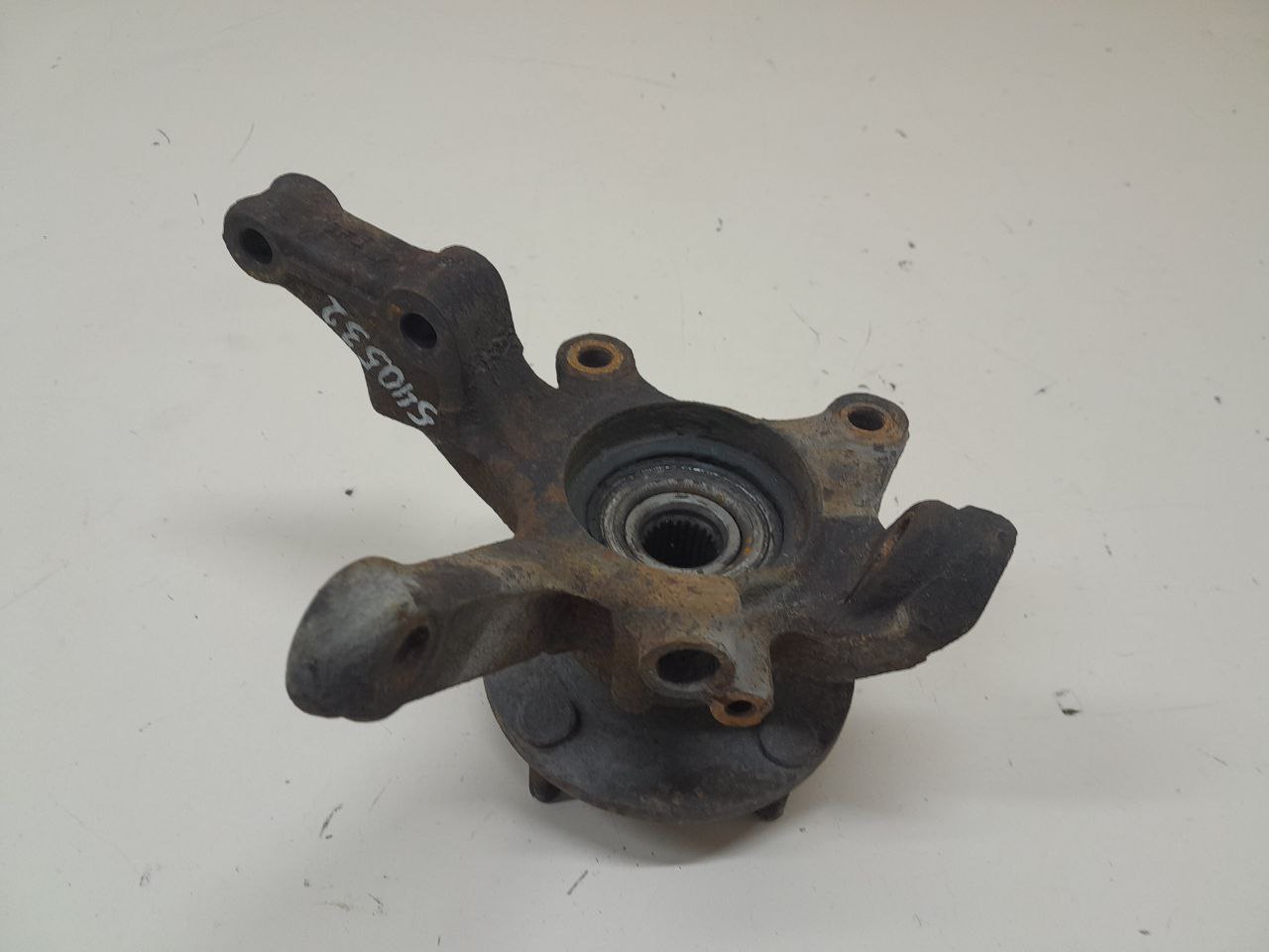 Кулак поворотный передний левый Nissan Almera (N16) 2000-2006