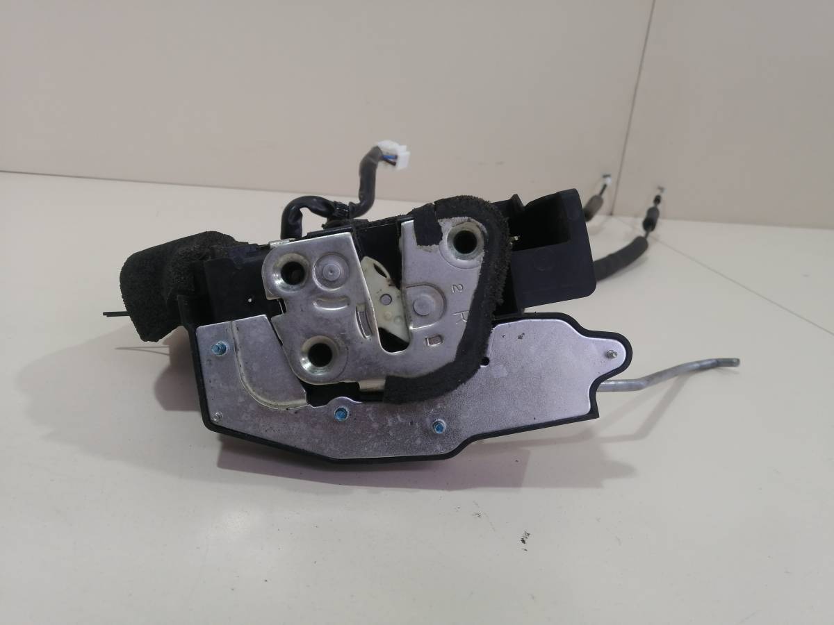 Замок двери передней правой Mazda CX-7 (ER) 2006-2012