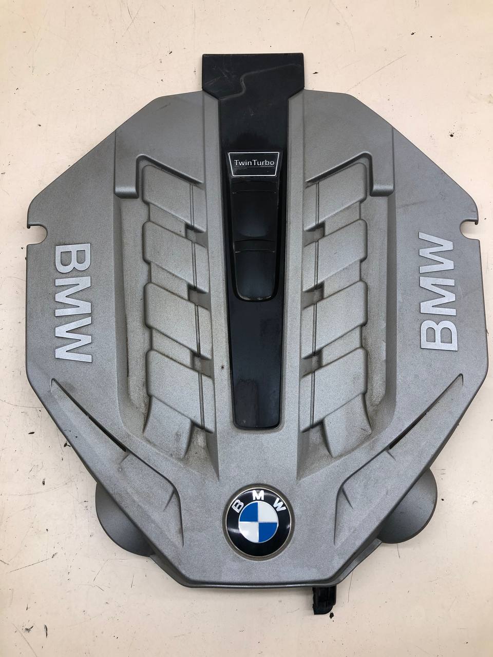 Крышка двигателя декоративная BMW 7-Series F01,F02 2008-2015 Крышка двигателя декоративная BMW 7-Series F01,F02 2008-2015