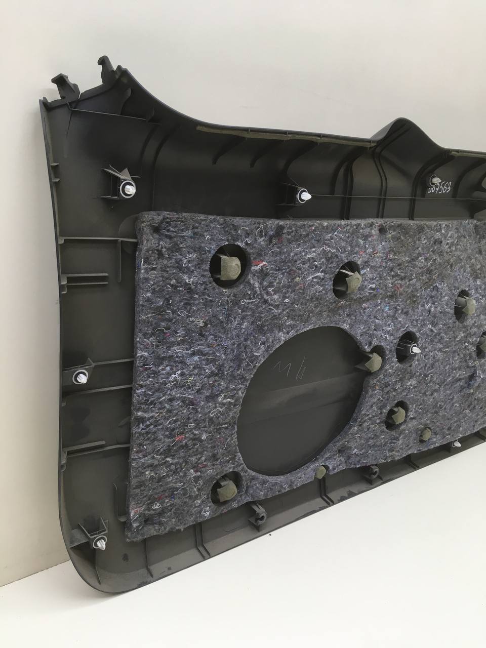 Обшивка двери багажника Toyota Rav 4 (A30) 2006-2013 Обшивка двери багажника Toyota Rav 4 (A30) 2006-2013