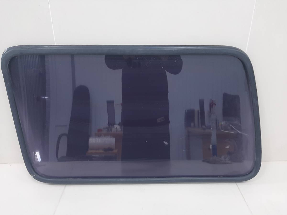 Стекло кузовное глухое правое Toyota Land Cruiser (J80) 1990-1998