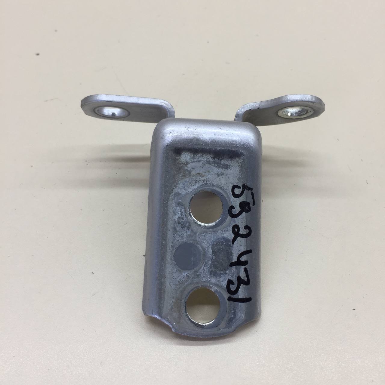 Петля двери задней правой нижняя Toyota Rav 4 (A30) 2006-2013