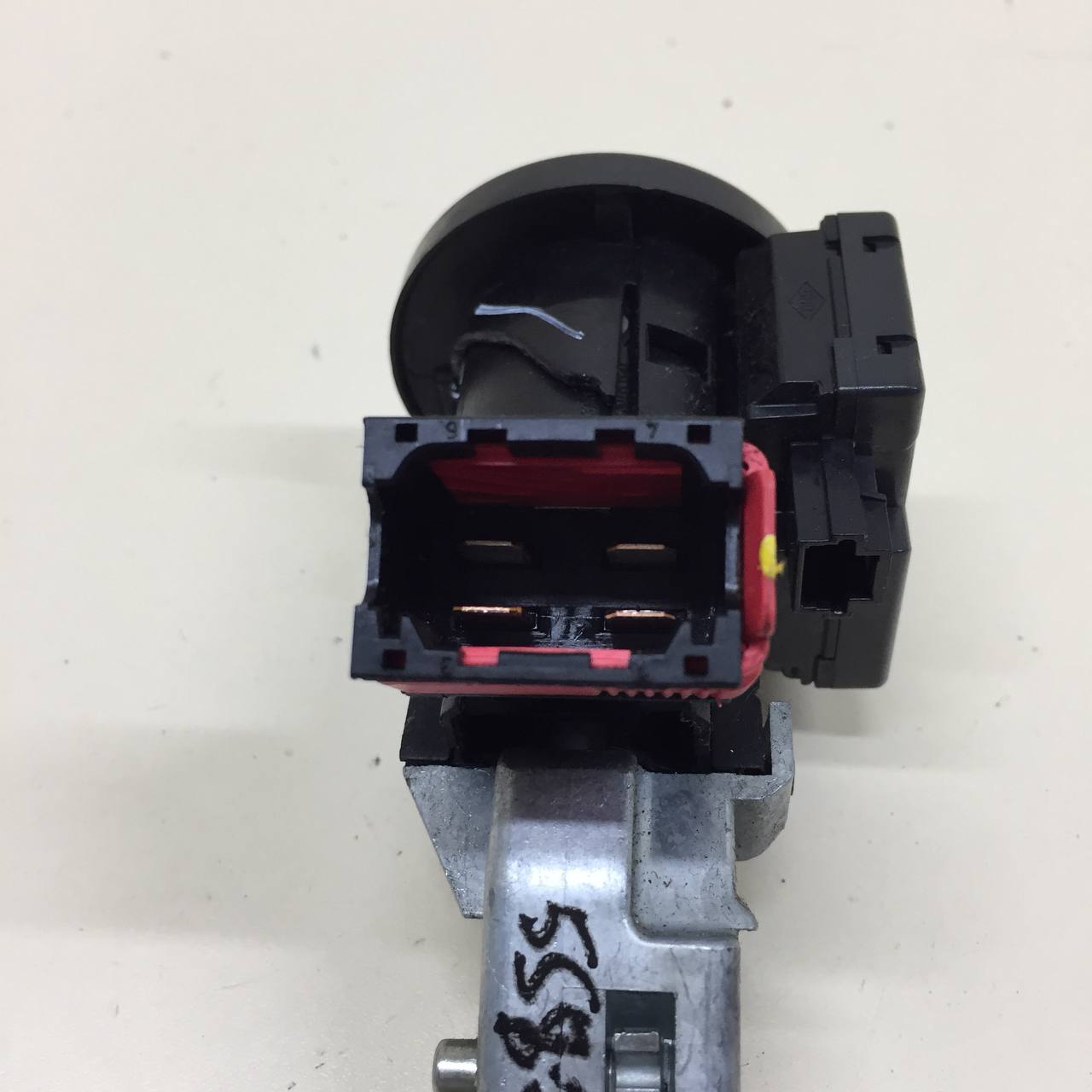 Замок зажигания Renault Duster (HSA, HSM) 2012> Замок зажигания Renault Duster (HSA, HSM) 2012>
