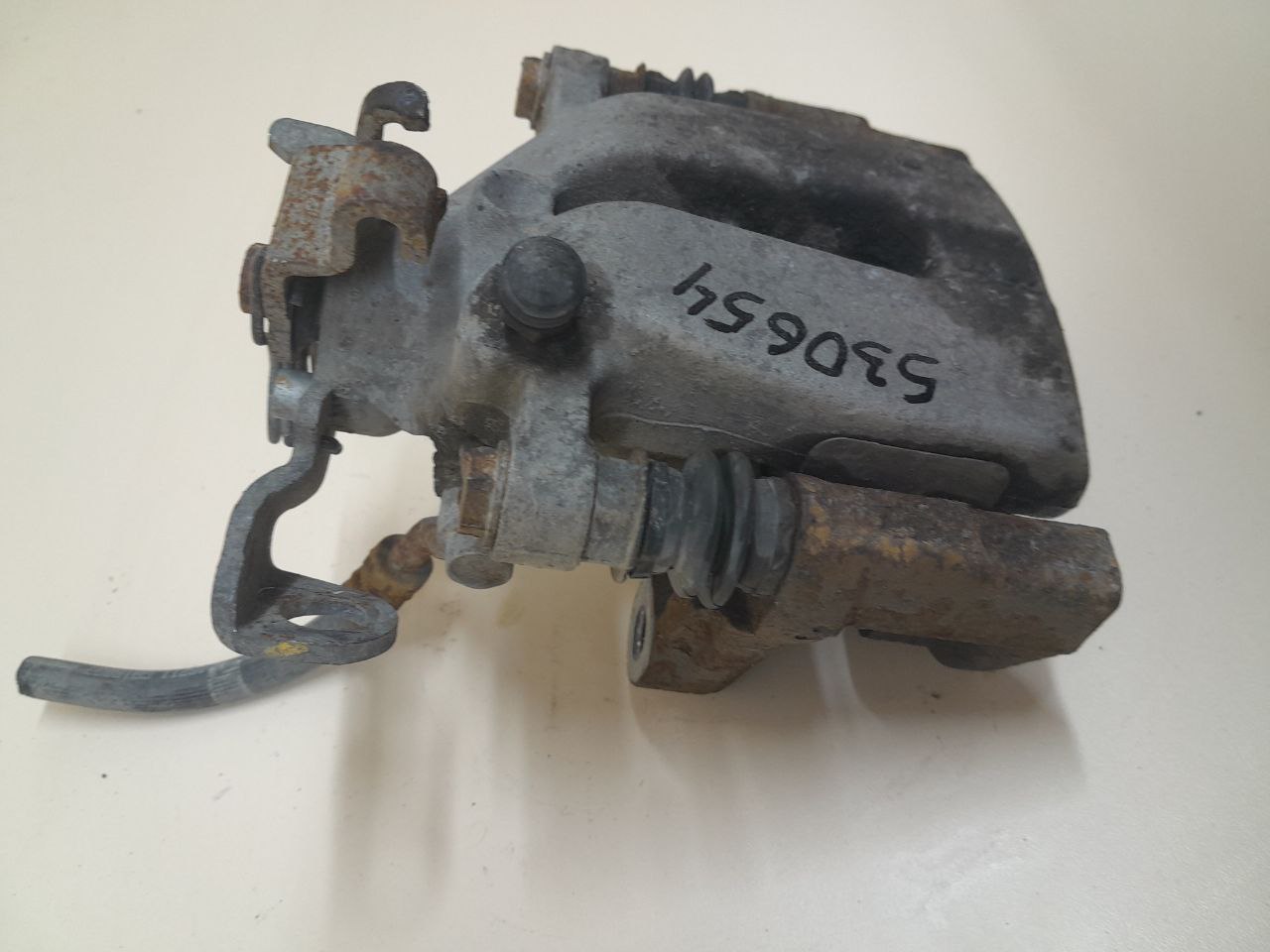 Суппорт задний левый Kia Venga (YN) 2010-2017