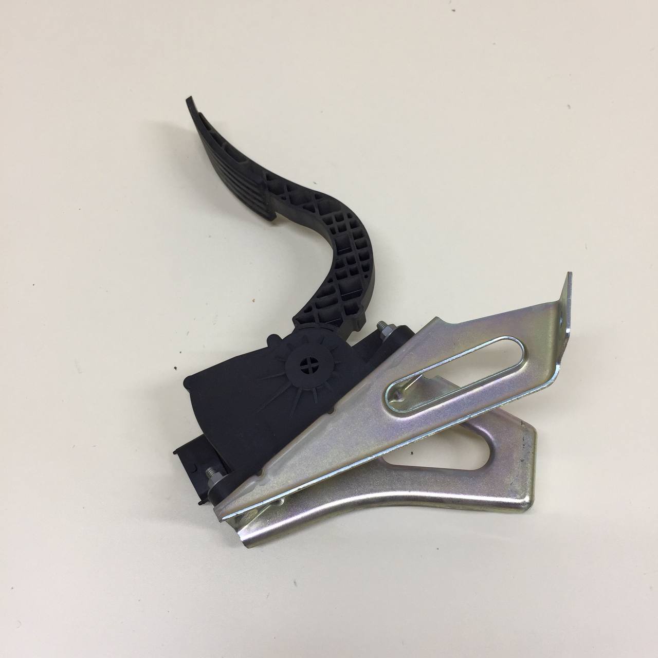 Педаль газа Lada Vesta 2015>