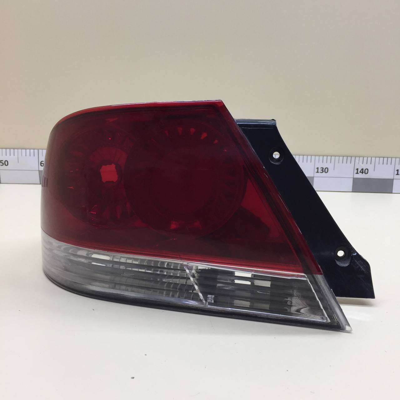 Фонарь задний левый Mitsubishi Lancer 9  (CS/Classic) 2000-2011