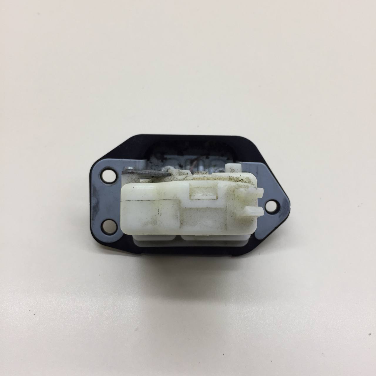 Замок багажника Nissan X-Trail (T31) 2007-2014 Замок багажника Nissan X-Trail (T31) 2007-2014