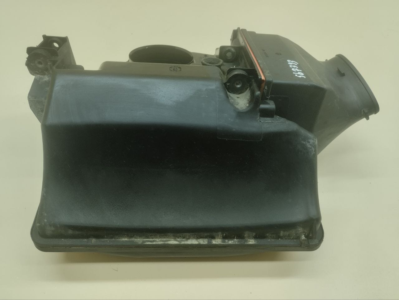 Корпус воздушного фильтра Renault Duster (HSA, HSM) 2012> Корпус воздушного фильтра Renault Duster (HSA, HSM) 2012>