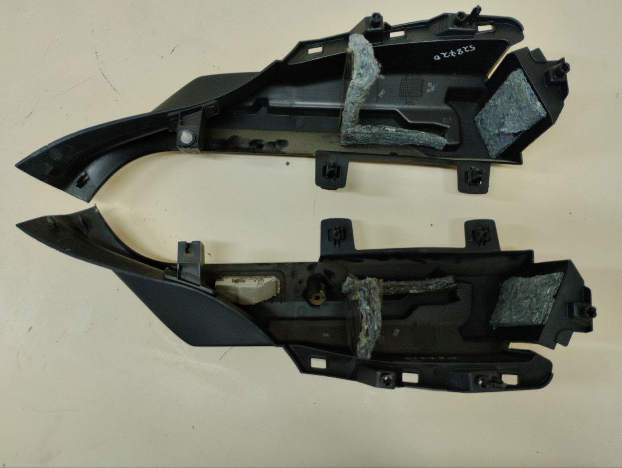 Держатель задней полки Peugeot 308 2007>