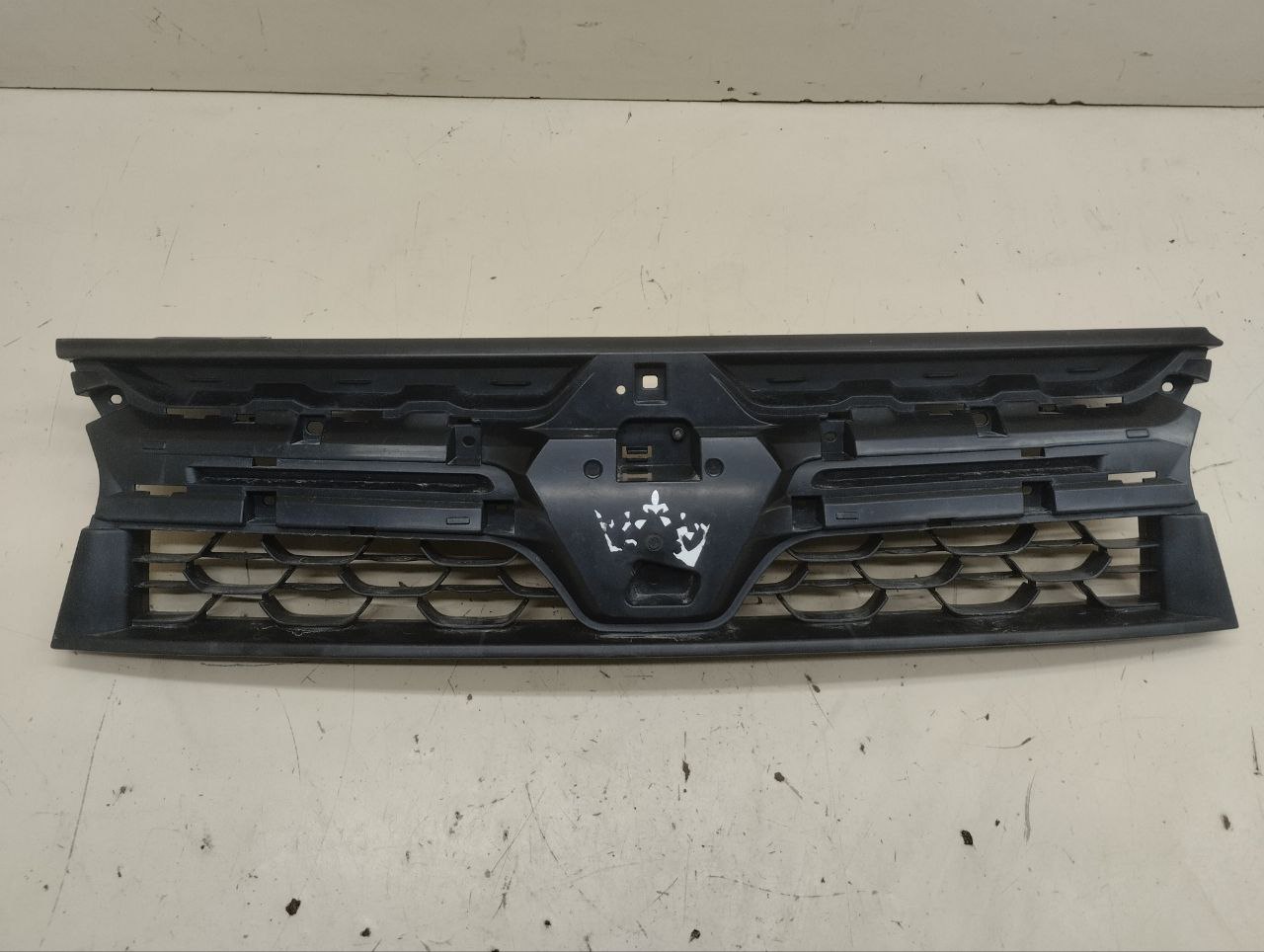Решетка радиатора Renault Duster (HSA, HSM) 2012> Решетка радиатора Renault Duster (HSA, HSM) 2012>