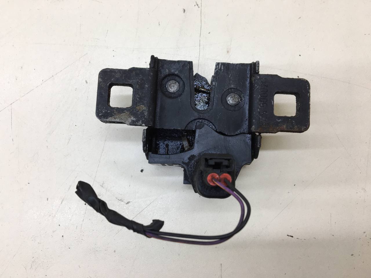 Замок капота Land Rover Range Rover Sport 2005-2012 Замок капота Land Rover Range Rover Sport 2005-2012