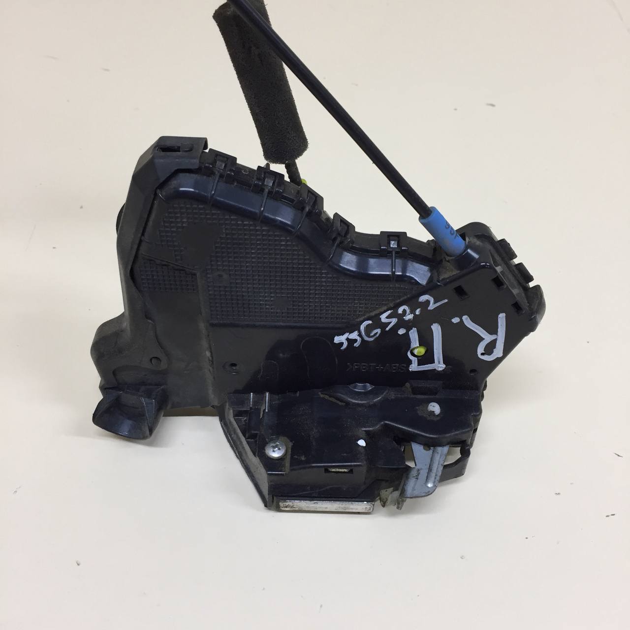 Замок двери передней правой Toyota Land Cruiser Prado (J150) 2009-2022