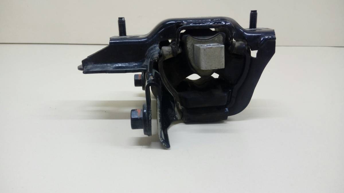 Опора КПП левая Volkswagen Polo (MK5) 2011-2020 Опора КПП левая Volkswagen Polo (MK5) 2011-2020
