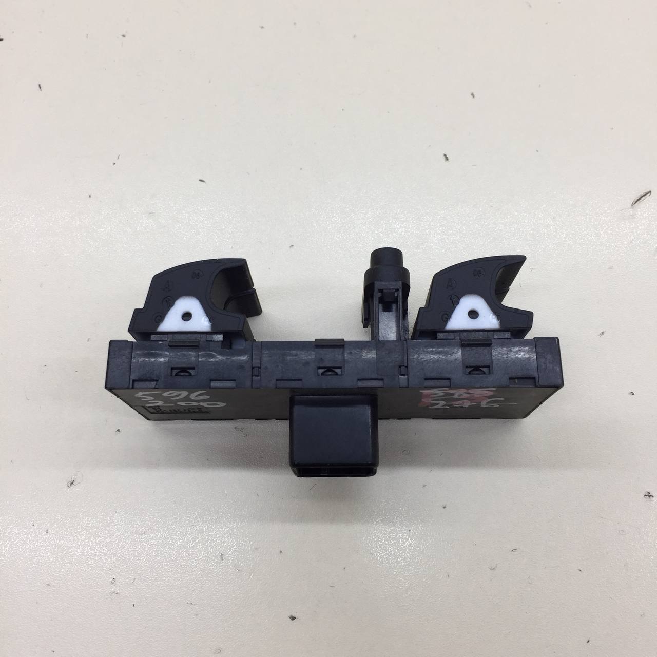 Блок управления стеклоподъемниками Volkswagen Jetta (A6) 2010-2019