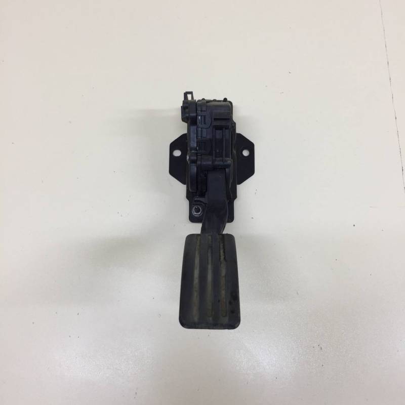 Педаль газа Renault Duster (HSA, HSM) 2012> Педаль газа Renault Duster (HSA, HSM) 2012>