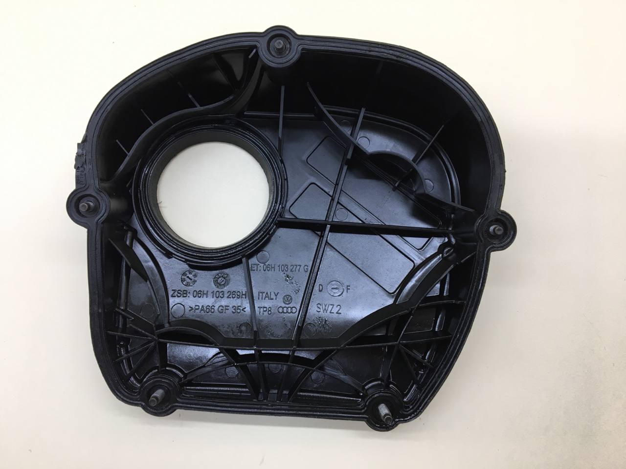 Кожух ремня ГРМ Volkswagen Passat B7 2011-2015 Кожух ремня ГРМ Volkswagen Passat B7 2011-2015