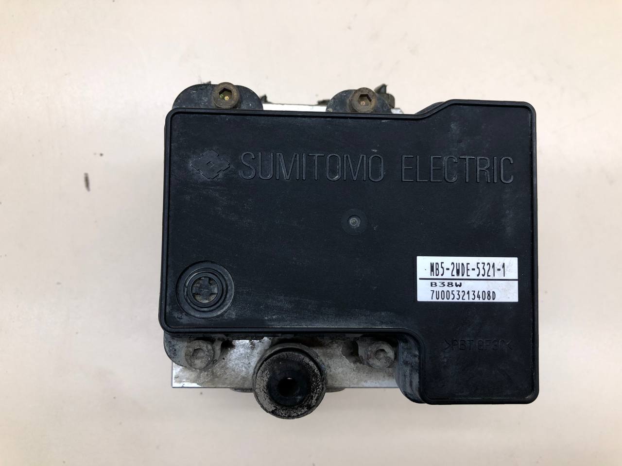 Блок ABS (насос) Mitsubishi Lancer 9  (CS/Classic) 2000-2011