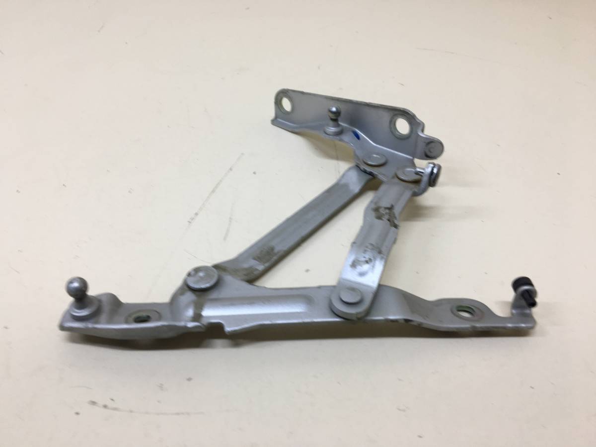 Петля крышки багажника Mazda Mazda 3 (BK) 2002-2009