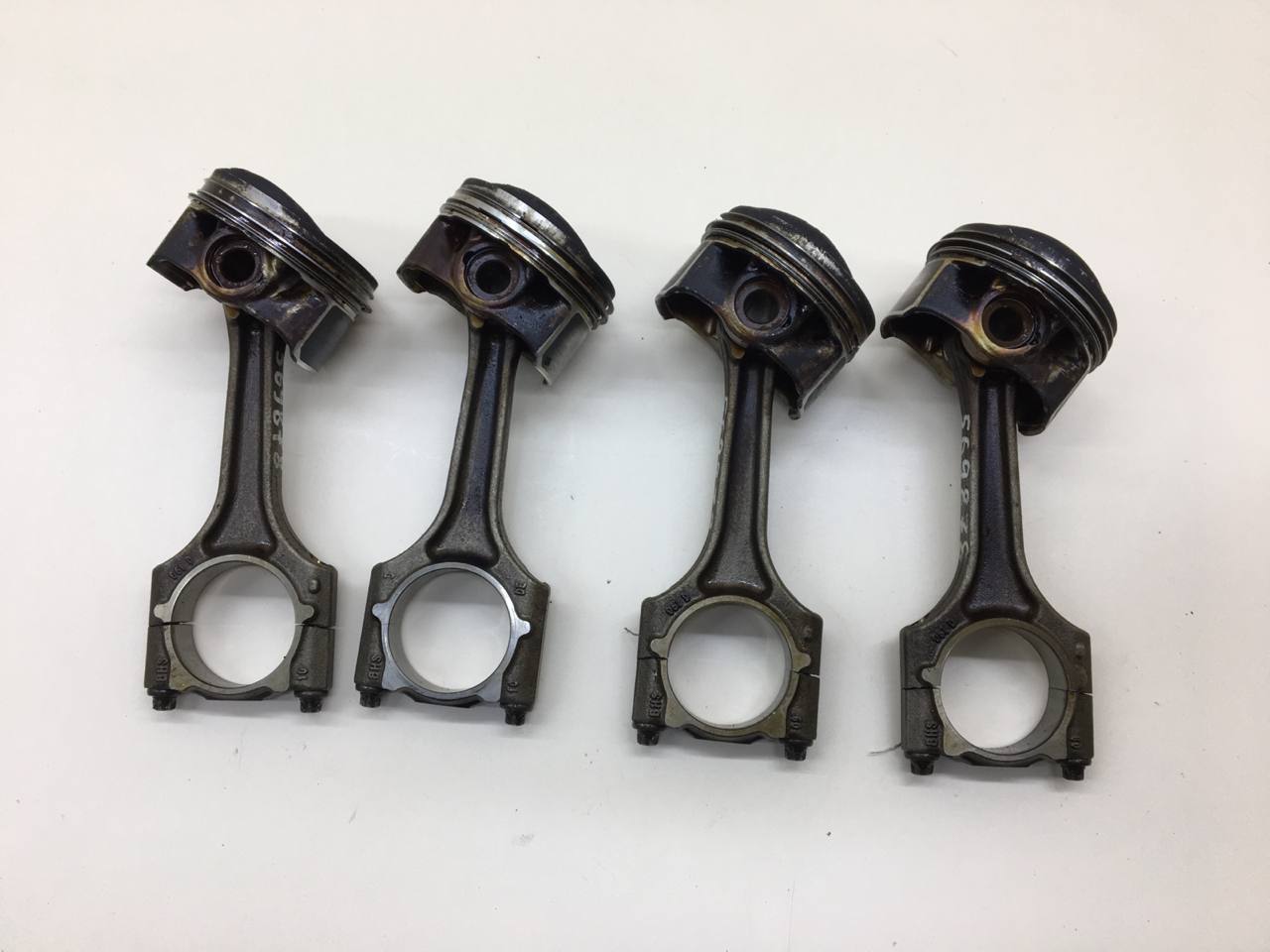 Поршень с шатуном Volkswagen Passat B7 2011-2015 Поршень с шатуном Volkswagen Passat B7 2011-2015