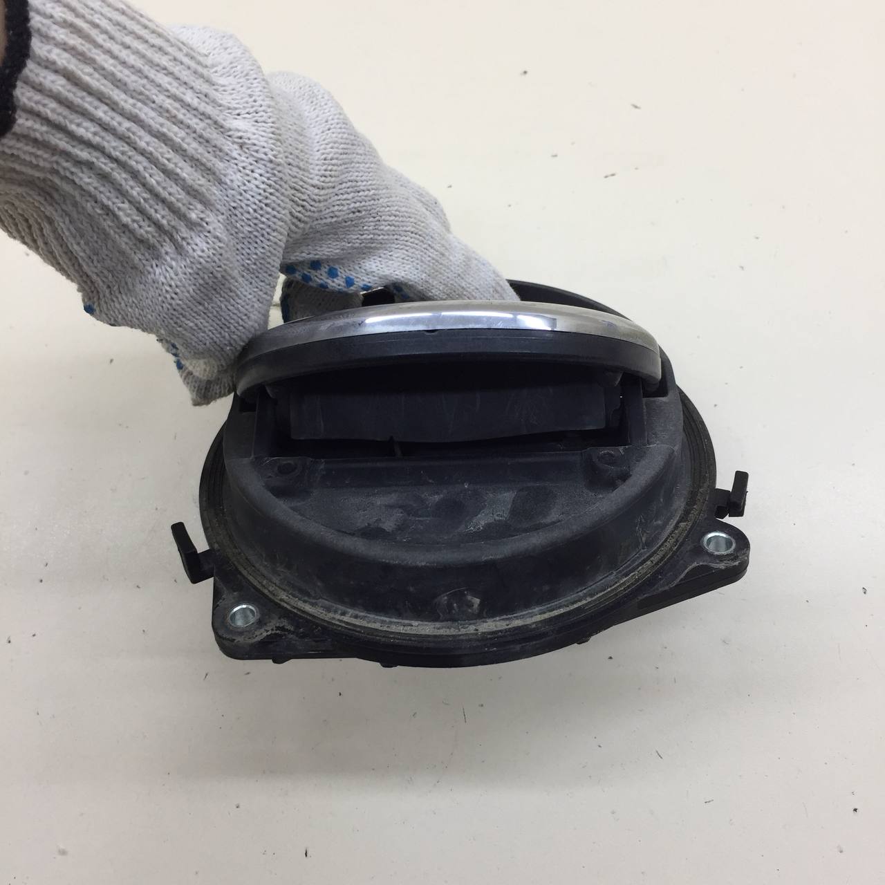 Ручка двери багажника наружная Volkswagen Passat B7 2011-2015