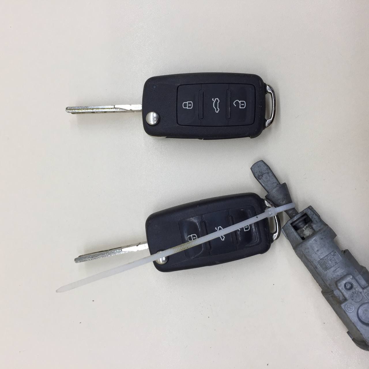 Замок зажигания Volkswagen Tiguan (5N1) 2007-2011 Замок зажигания Volkswagen Tiguan (5N1) 2007-2011