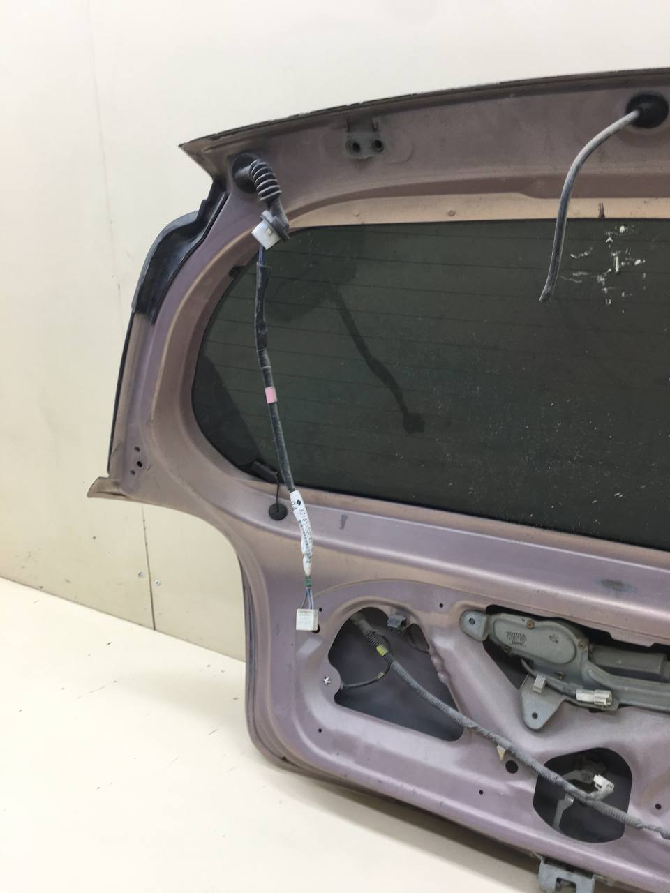 Дверь багажника со стеклом Toyota Vitz (P10) 1999-2005
