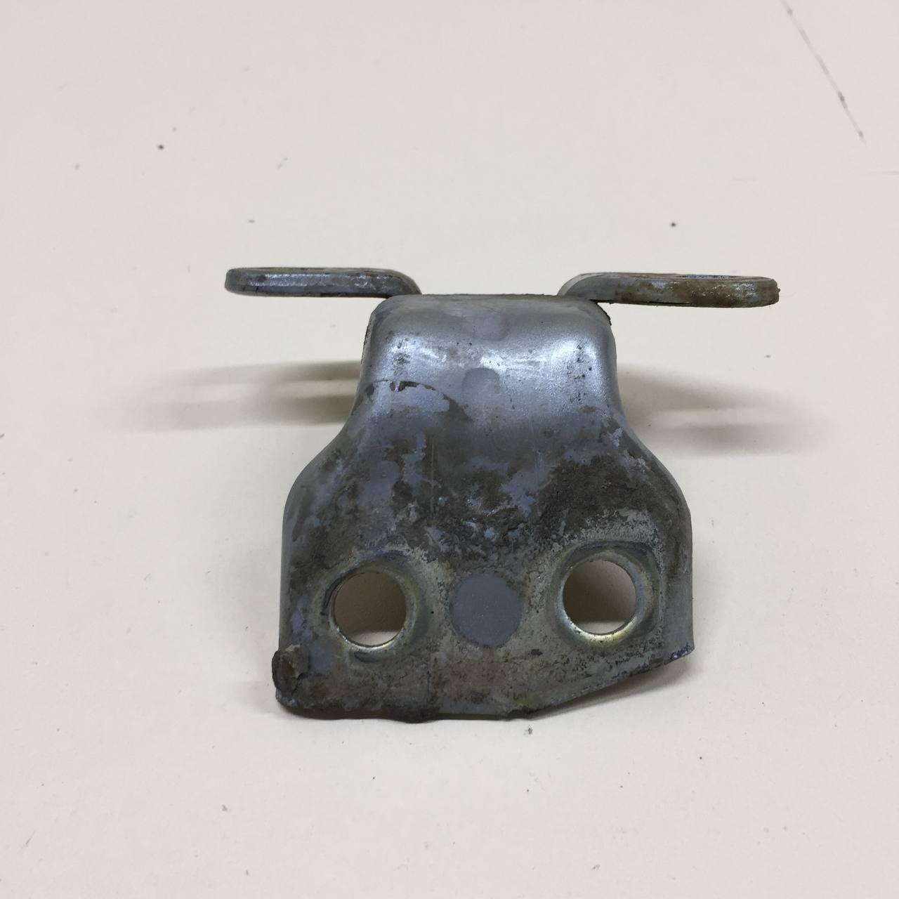 Петля двери задней правой нижняя Kia Sephia 2001-2004