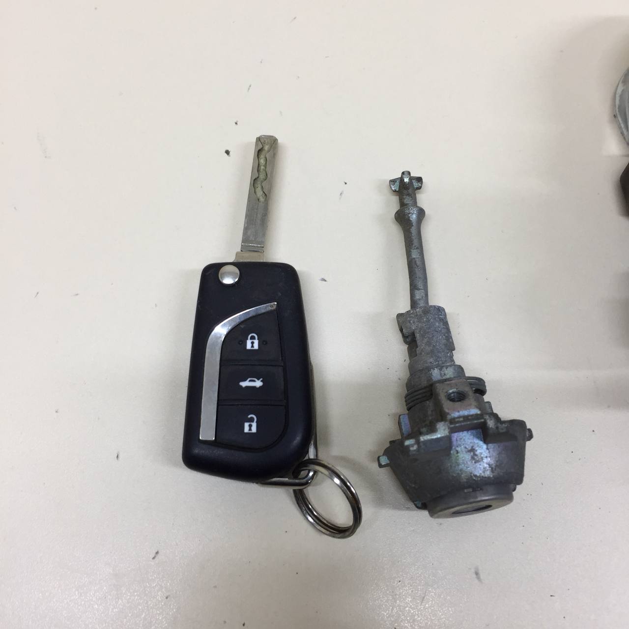 Замок зажигания Toyota Corolla E180 2013-2019 Замок зажигания Toyota Corolla E180 2013-2019
