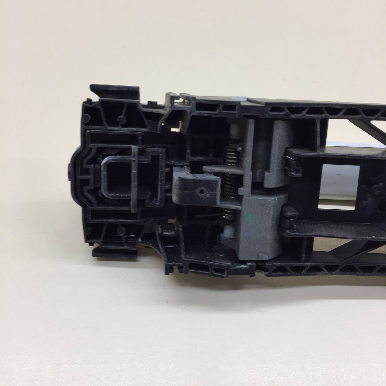 Ручка двери передней наружная правая Volkswagen Tiguan (5N1) 2007-2011 Ручка двери передней наружная правая Volkswagen Tiguan (5N1) 2007-2011