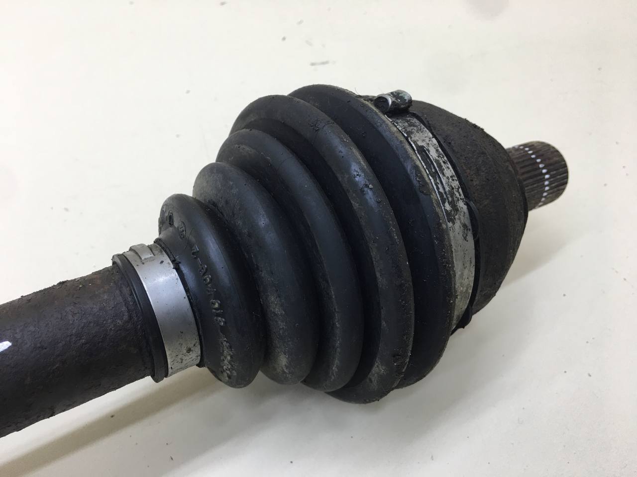 Полуось передняя правая Ford Focus 2 (DB) 2008-2011 Полуось передняя правая Ford Focus 2 (DB) 2008-2011