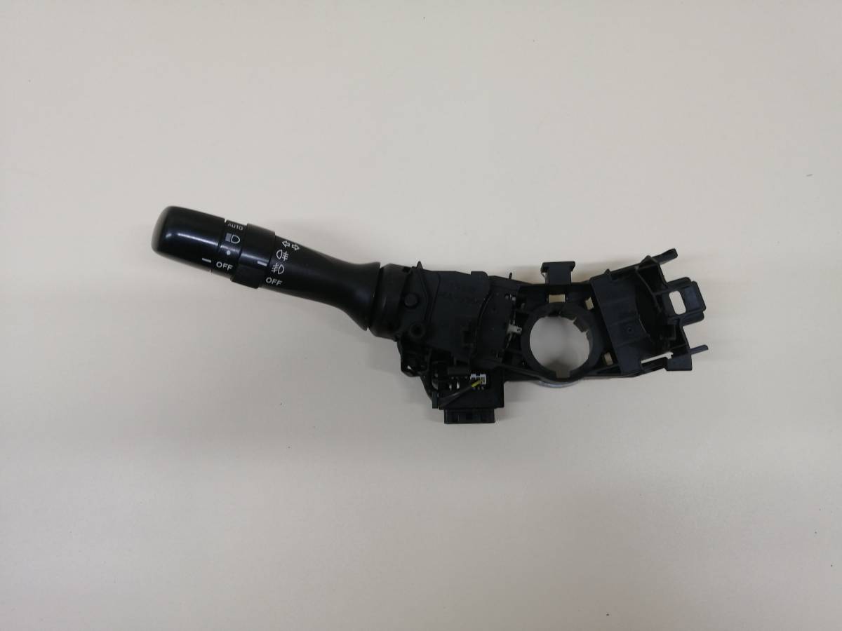 Переключатель поворотов подрулевой Toyota Camry (V40) 2006-2011 Переключатель поворотов подрулевой Toyota Camry (V40) 2006-2011