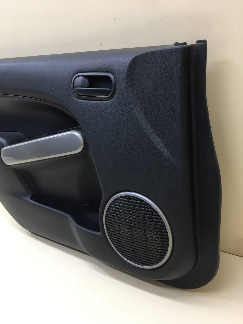 Обшивка двери передней левой Mazda Mazda 2 (DE) 2007-2014