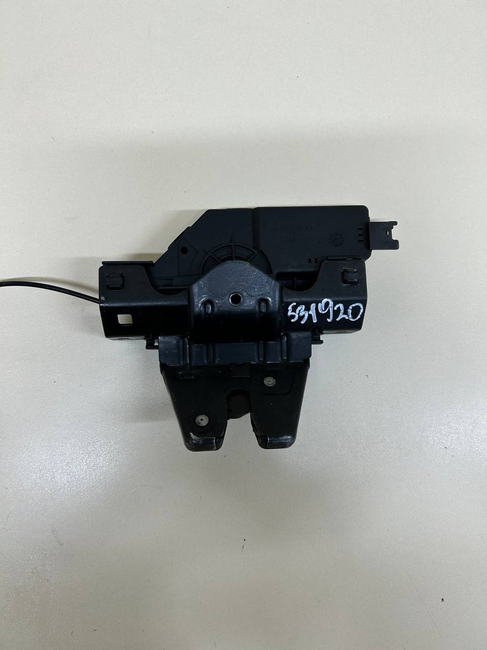 Замок багажника BMW 1-series E87/E81 2004-2011 Замок багажника BMW 1-series E87/E81 2004-2011