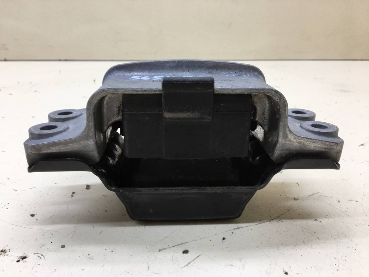 Опора КПП левая Volkswagen Passat B7 2011-2015