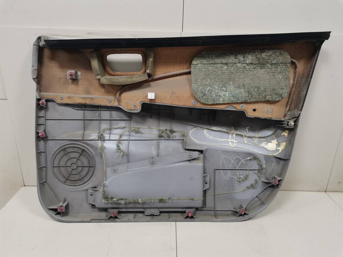 Обшивка двери передней левой Toyota Prius (W10) 1997-2003