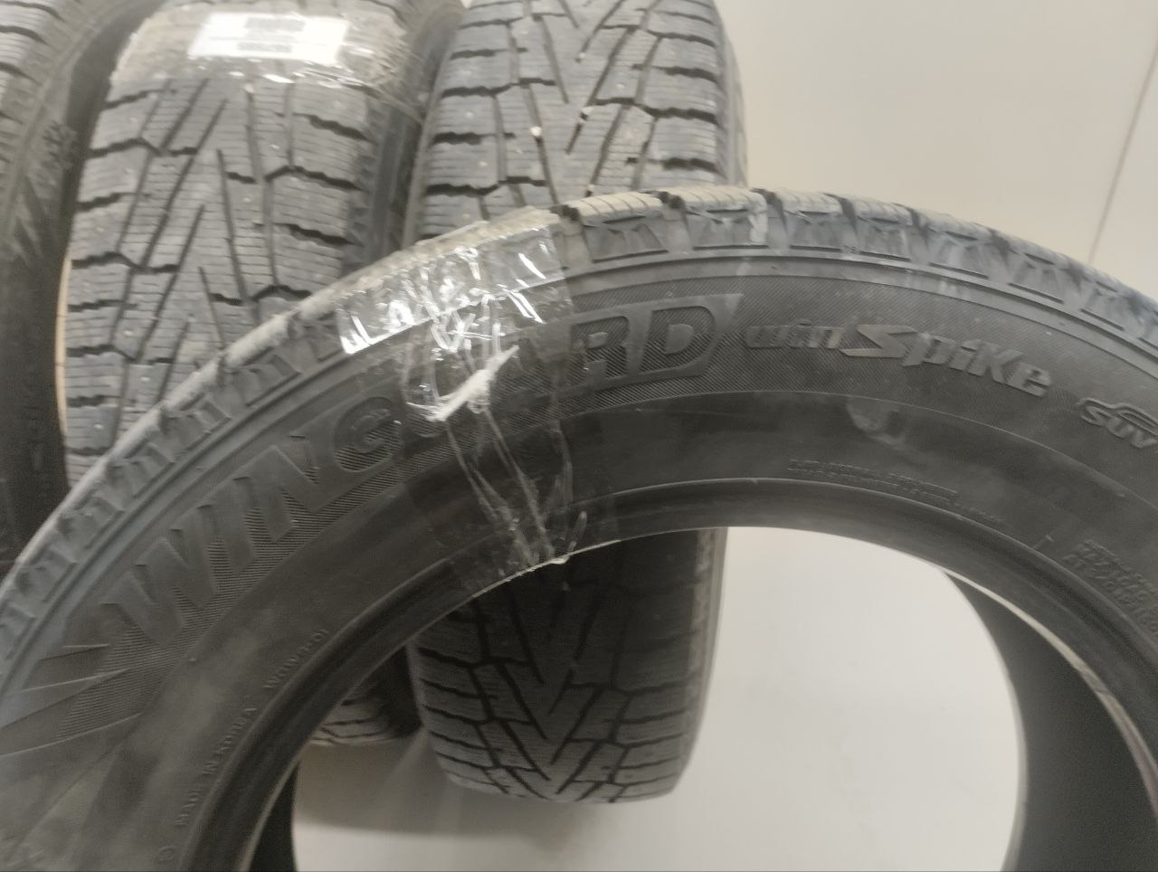 Шины к-кт R17 Зимние шипованные ROADSTONE WINGUAR WIN SPIKE