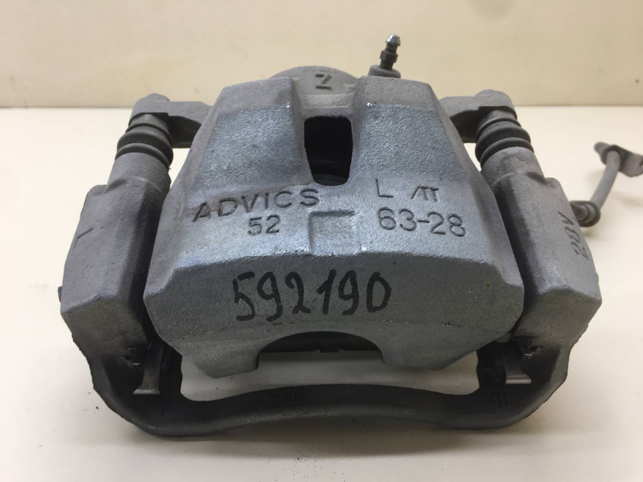 Суппорт передний левый Toyota Rav 4 (A30) 2006-2013