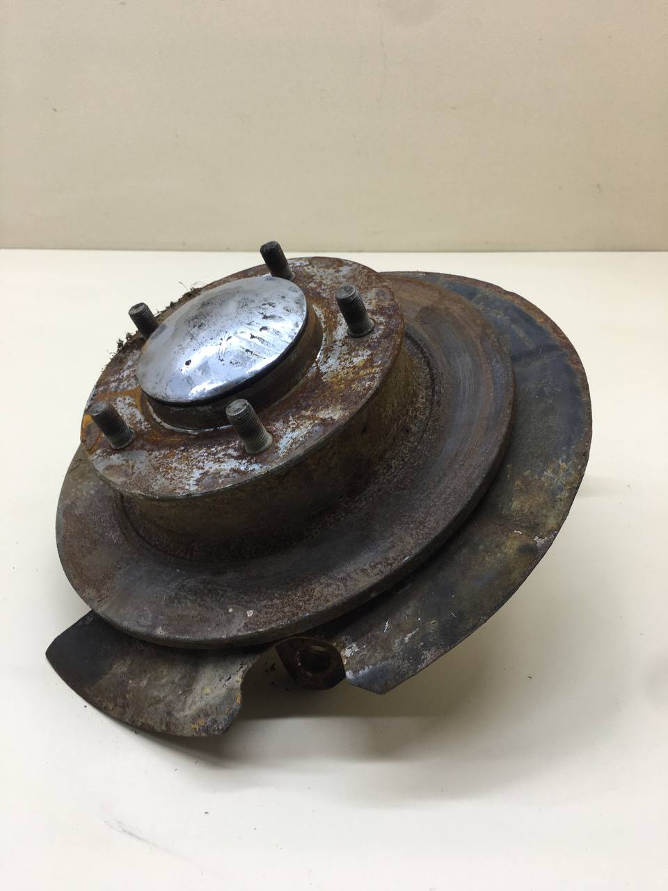 Кулак поворотный передний левый Lada Niva 2131 1993>