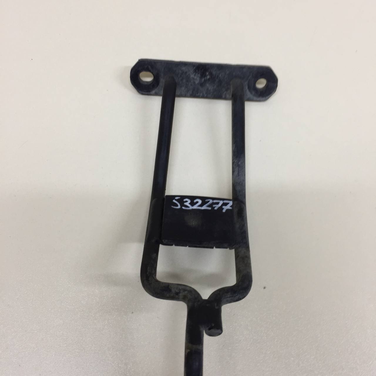 Кронштейн замка капота BMW 3-series E90/E91 2005-2011 Кронштейн замка капота BMW 3-series E90/E91 2005-2011