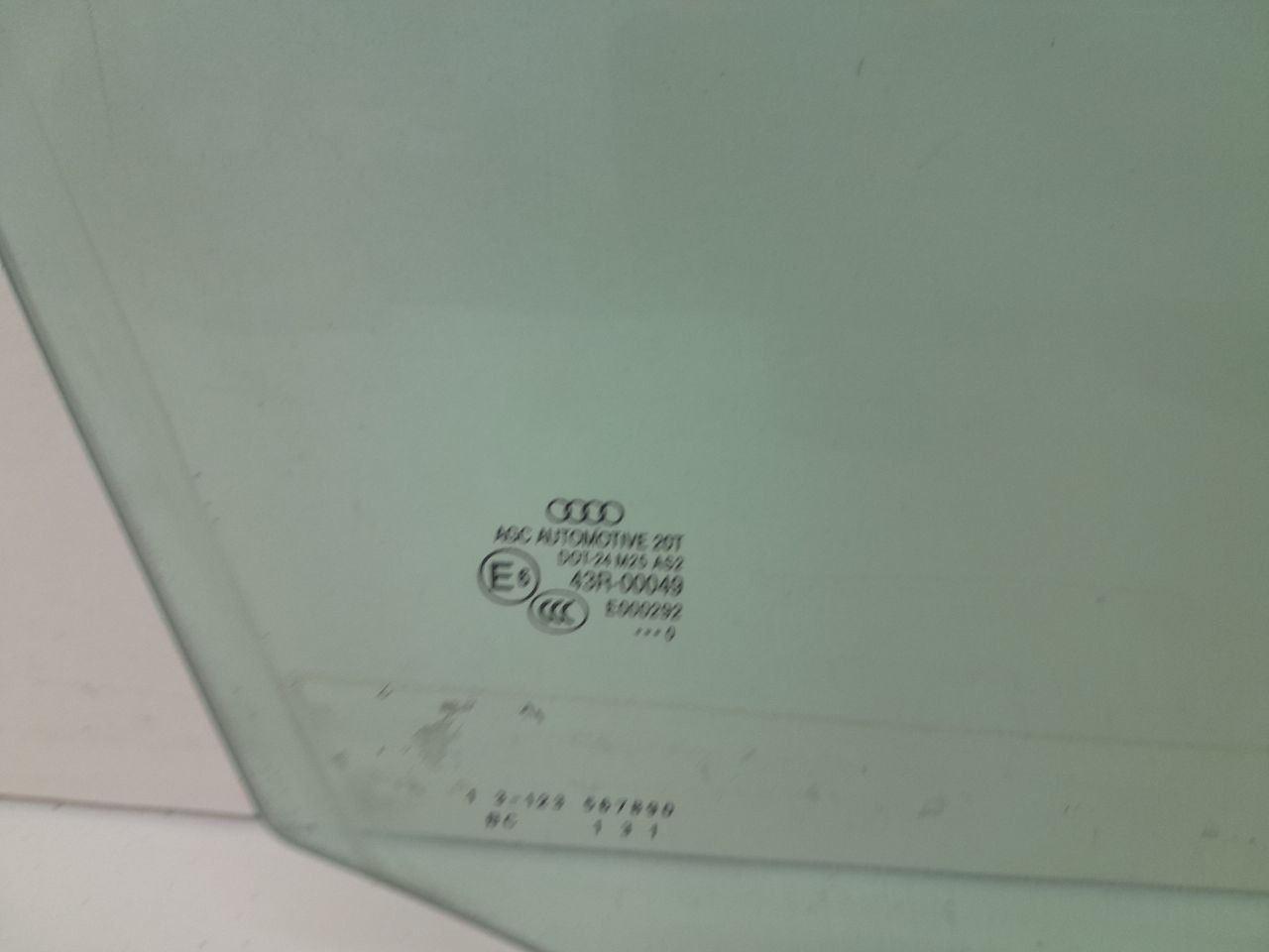 Стекло двери передней правой Audi Q5 (8R) 2008-2017