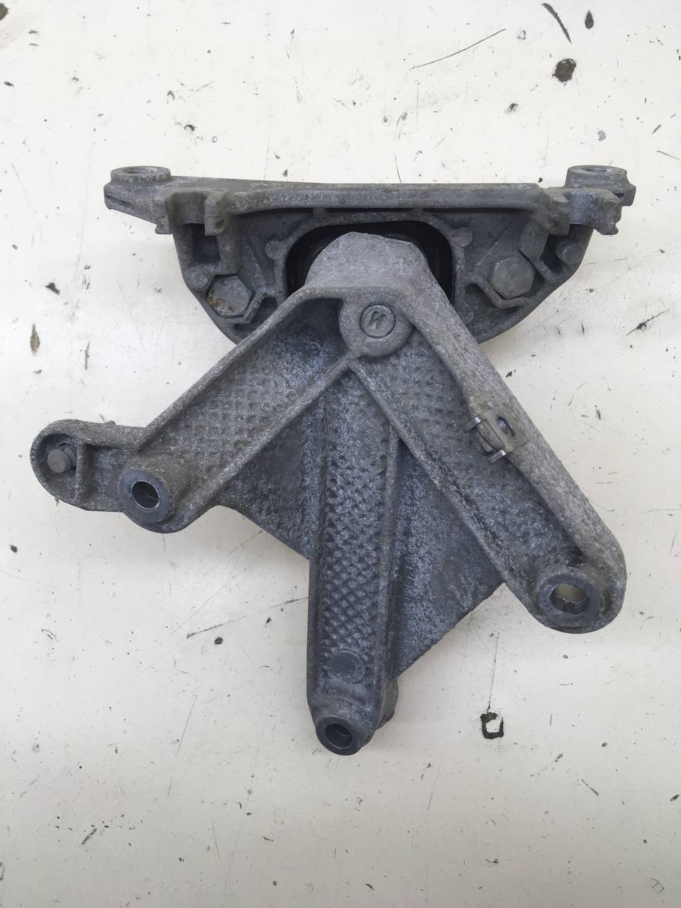 Кронштейн КПП Nissan Almera 3 (G11, G15) 2012> Кронштейн КПП Nissan Almera 3 (G11, G15) 2012>