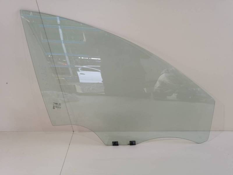 Стекло двери передней правой Renault Logan (2) 2014>
