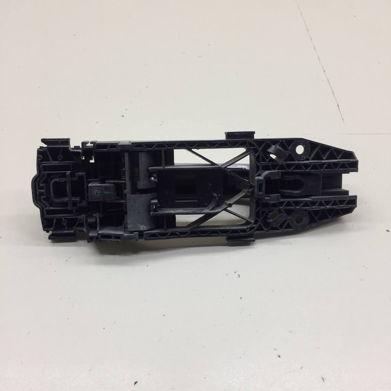 Ручка двери задней наружная левая Volkswagen Polo (MK5) 2011-2020 Ручка двери задней наружная левая Volkswagen Polo (MK5) 2011-2020