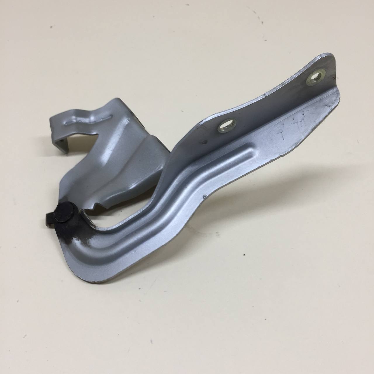Петля капота левая Nissan Qashqai (J11) 2014> Петля капота левая Nissan Qashqai (J11) 2014>