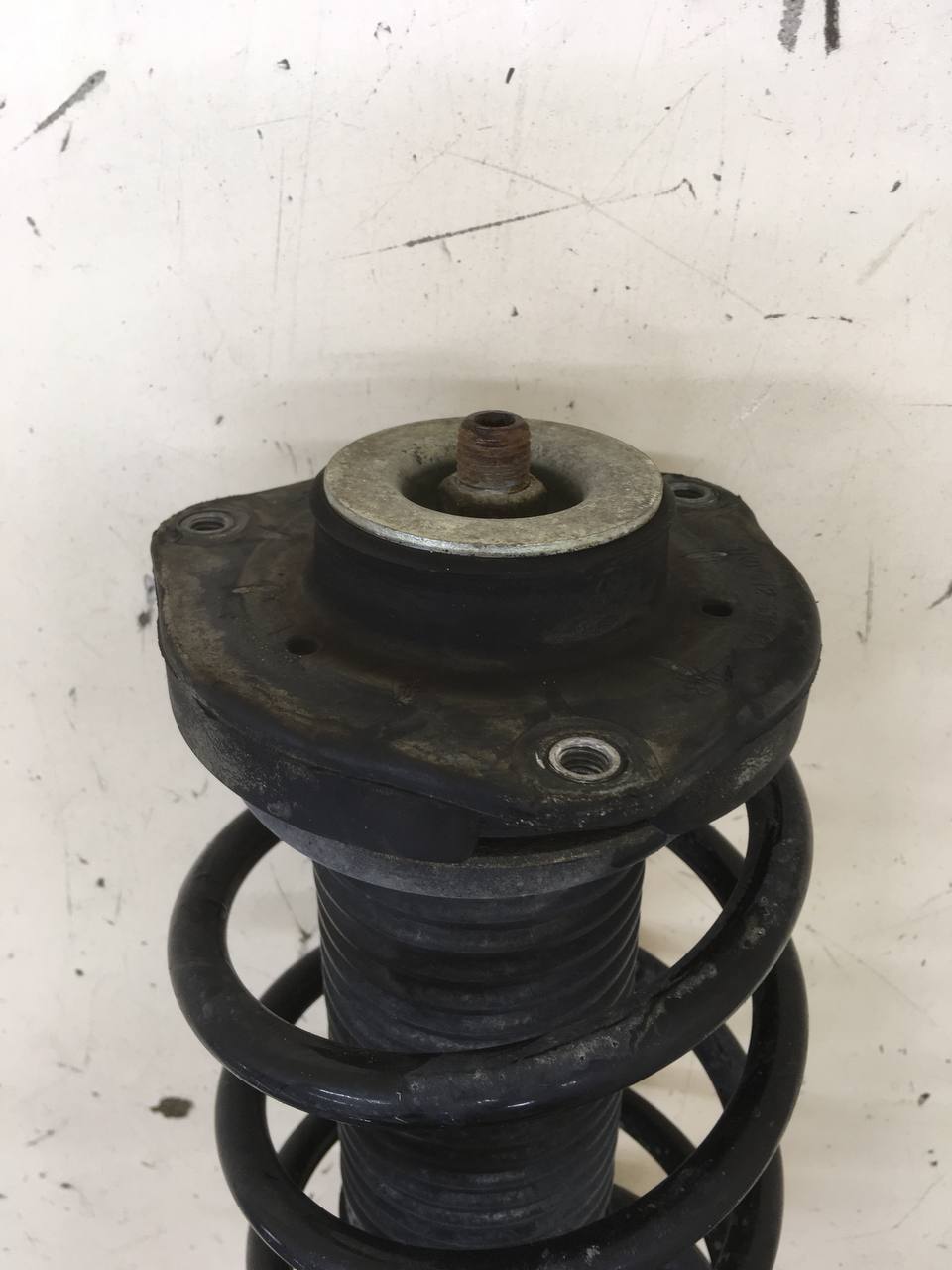 Амортизатор передний Skoda Octavia (A5 1Z-) 2004-2013